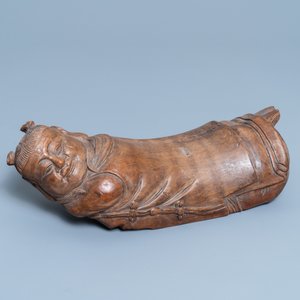 A Chinese bamboo 'recumbent boy' pillow, 19th C. — 照片 8
