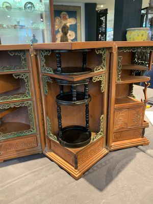 A Chinese bamboo veneered wooden cabinet of curiosities with flower scroll design, 18/19th C. — photo 11