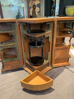 A Chinese bamboo veneered wooden cabinet of curiosities with flower scroll design, 18/19th C. — photo 12