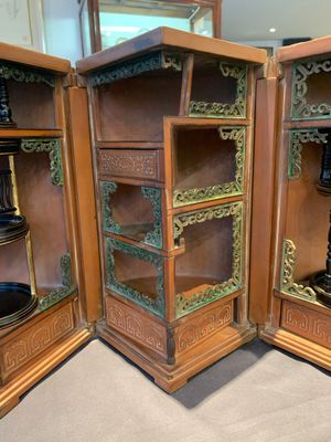 A Chinese bamboo veneered wooden cabinet of curiosities with flower scroll design, 18/19th C. — photo 9
