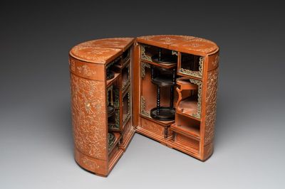 A Chinese bamboo veneered wooden cabinet of curiosities with flower scroll design, 18/19th C.