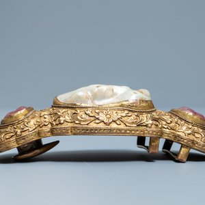A Chinese baroque pearl and rose quartz inset gilt-bronze belt buckle, Ming — photo 2