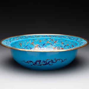 A Chinese Beijing enamel basin, Qianlong mark and of the period — photo 4