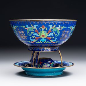 A Chinese Beijing enamel 'double happiness 囍' warming bowl set, Qianlong/Jiaqing — 照片 4