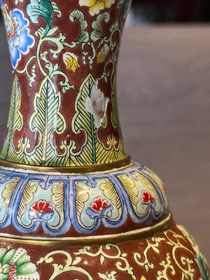 A Chinese Beijing enamel vase with floral design, 19/20th C. — foto 14