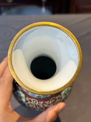 A Chinese Beijing enamel vase with floral design, 19/20th C. — foto 5