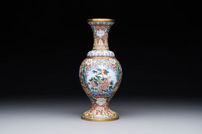 A Chinese Beijing enamel vase with floral design, 19/20th C.