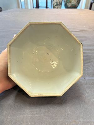 A Chinese Bencharong bowl and cover for the Thai market, 19th C. — photo 6