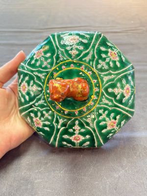 A Chinese Bencharong bowl and cover for the Thai market, 19th C. — photo 8