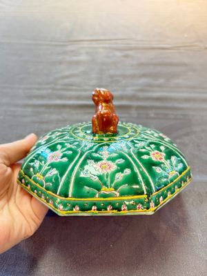 A Chinese Bencharong bowl and cover for the Thai market, 19th C. — photo 10
