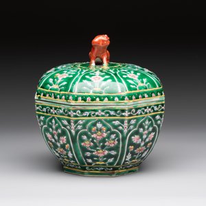 A Chinese Bencharong bowl and cover for the Thai market, 19th C. — photo 4