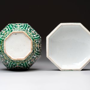 A Chinese Bencharong bowl and cover for the Thai market, 19th C. — photo 6