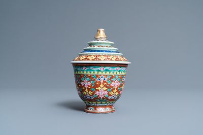 A Chinese 'Bencharong' bowl and cover for the Thai market, 19th C.