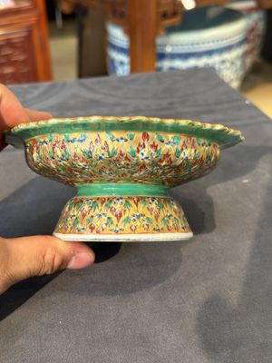 A Chinese Bencharong bowl, covered bowl and tazza for the Thai market, 19th C. — 照片 23