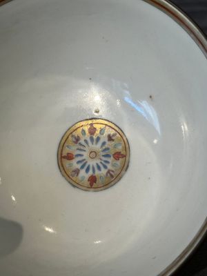 A Chinese Bencharong bowl, covered bowl and tazza for the Thai market, 19th C. — 照片 8