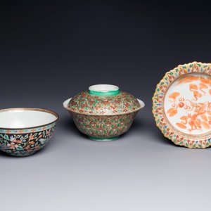 A Chinese Bencharong bowl, covered bowl and tazza for the Thai market, 19th C. — 照片 2