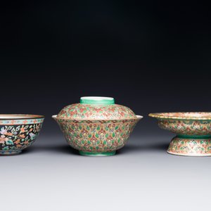A Chinese Bencharong bowl, covered bowl and tazza for the Thai market, 19th C. — 照片 3