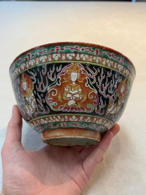 A Chinese Bencharong bowl for the Thai market and an export bowl for the American market, 19th C. — photo 1