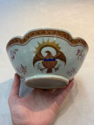 A Chinese Bencharong bowl for the Thai market and an export bowl for the American market, 19th C. — photo 12