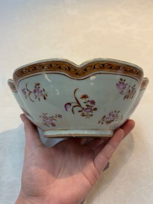 A Chinese Bencharong bowl for the Thai market and an export bowl for the American market, 19th C. — photo 13
