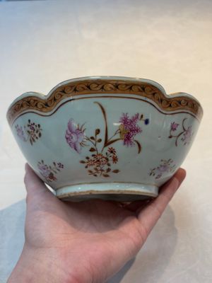A Chinese Bencharong bowl for the Thai market and an export bowl for the American market, 19th C. — photo 14