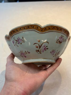 A Chinese Bencharong bowl for the Thai market and an export bowl for the American market, 19th C. — photo 15