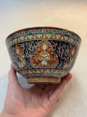 A Chinese Bencharong bowl for the Thai market and an export bowl for the American market, 19th C. — photo 2