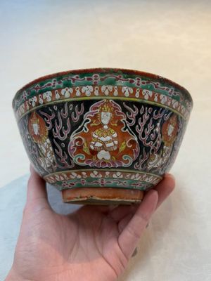 A Chinese Bencharong bowl for the Thai market and an export bowl for the American market, 19th C. — photo 3