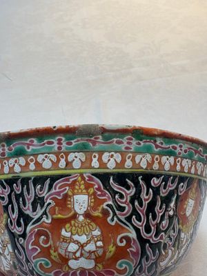 A Chinese Bencharong bowl for the Thai market and an export bowl for the American market, 19th C. — photo 9