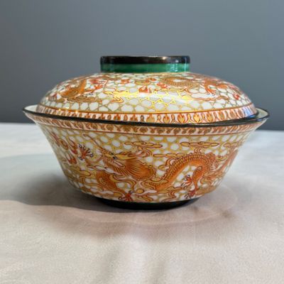 A Chinese Bencharong 'Dragons' bowl and cover for the Thai market — photo 1