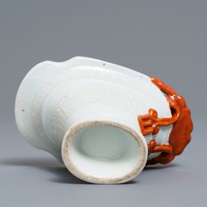 A Chinese 'bianco sopra bianco' and iron red libation cup, 19th C. — 照片 6