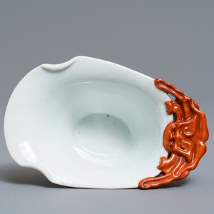 A Chinese 'bianco sopra bianco' and iron red libation cup, 19th C. — 照片 7