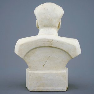 A Chinese biscuit bust of Mao, 20th C. — photo 3