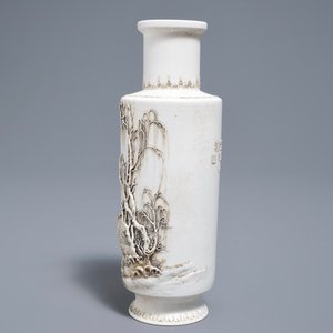 A Chinese biscuit-fired rouleau vase, Wan Bing Rong mark, 20th C. — 照片 4