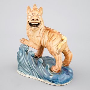 A Chinese biscuit porcelain figure of a Kylin, Qianlong, 18th C. — photo 1