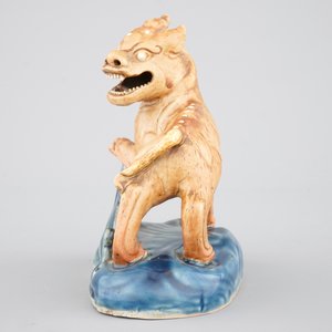 A Chinese biscuit porcelain figure of a Kylin, Qianlong, 18th C. — photo 3