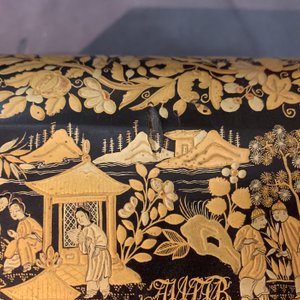 A Chinese black and gilt-lacquer covered box with handle, Canton, 19th C. — photo 12