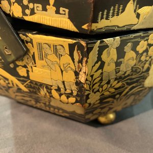 A Chinese black and gilt-lacquer covered box with handle, Canton, 19th C. — photo 13