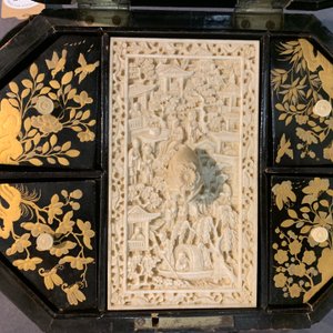 A Chinese black and gilt-lacquer covered box with handle, Canton, 19th C. — photo 17