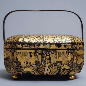A Chinese black and gilt-lacquer covered box with handle, Canton, 19th C. — photo 2