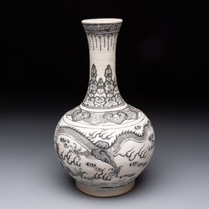 A Chinese black-enamelled biscuit 'Dragon' vase, Kangxi mark, 19th C. — photo 2