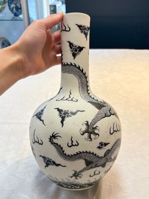 A Chinese black-enamelled  biscuit 'dragon' vase, Qianlong mark, 19th C. — photo 3