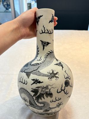 A Chinese black-enamelled  biscuit 'dragon' vase, Qianlong mark, 19th C. — photo 4