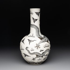 A Chinese black-enamelled  biscuit 'dragon' vase, Qianlong mark, 19th C. — photo 3