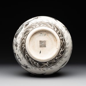 A Chinese black-enamelled  biscuit 'dragon' vase, Qianlong mark, 19th C. — photo 6