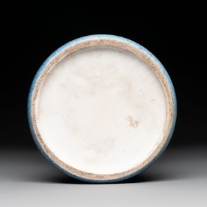 A Chinese black-glazed bottle vase, a blue-glazed jar and a powder-blue 'gu' vase on a wooden stand, Qianlong mark, 19/20th C. — photo 5