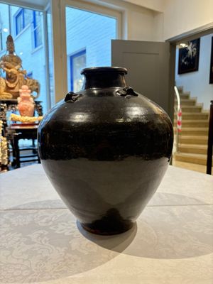 A Chinese black-glazed jar and a brown-glazed jar, Ming/Qing — 照片 1