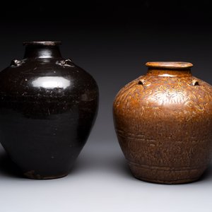 A Chinese black-glazed jar and a brown-glazed jar, Ming/Qing — 照片 2