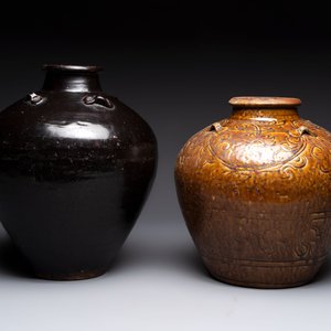 A Chinese black-glazed jar and a brown-glazed jar, Ming/Qing — 照片 3