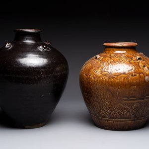 A Chinese black-glazed jar and a brown-glazed jar, Ming/Qing — 照片 4